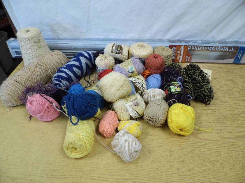 lot 45 image: Yarn - New Blinds