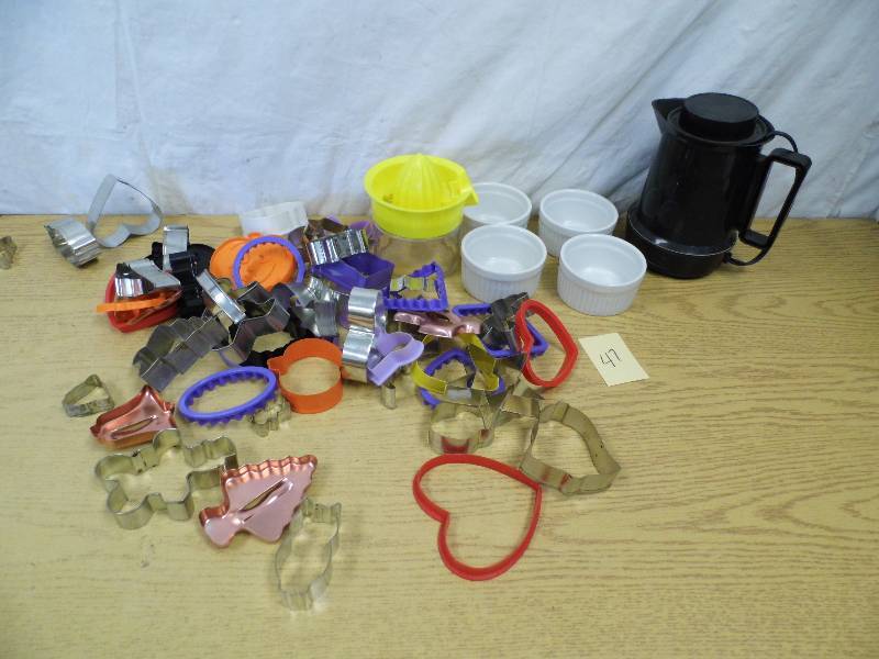 lot 47 image: Hot Pot - Cookie Cutters