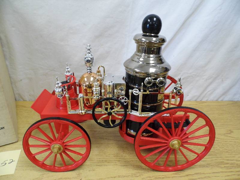 lot 52 image: Jim Beam Decanter - 1867 Mississippi Fire Engine