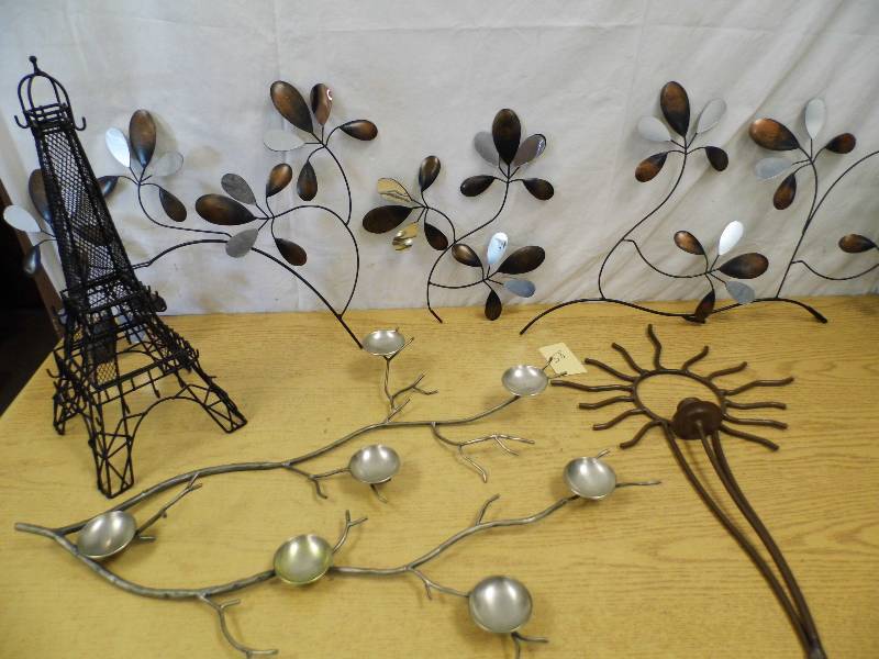 lot 58 image: Metal Dcor