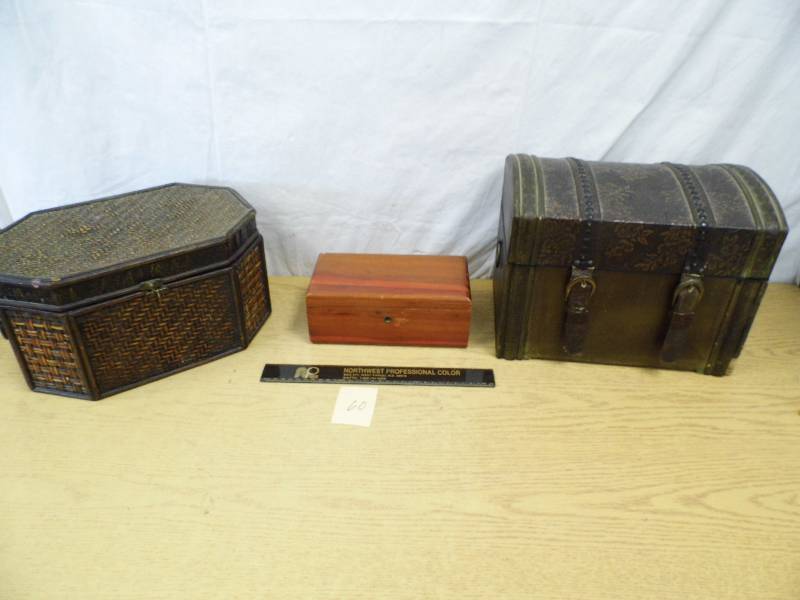 lot 60 image: Storage Dcor Containers