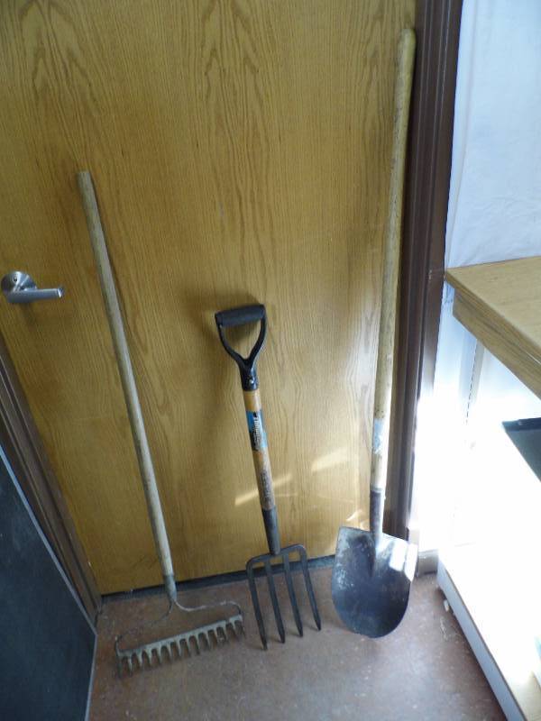 lot 84 image: Yard Tools