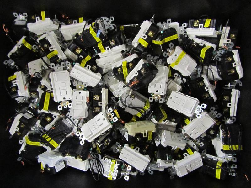 lot 66 image: 14 tote of switch outlet combo