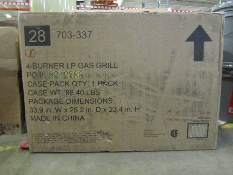 lot 89 image: Dyna-Glo 4-Burner Open Cart LP Gas Grill in Black