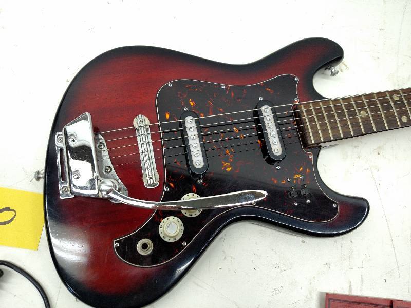 Electric Guitar with Case & Extra S...