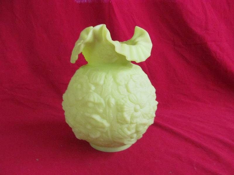 lot 1 image: Vintage oil lamp shade