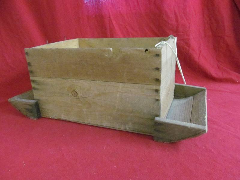 lot 4 image: vintage homemade repurposed sled