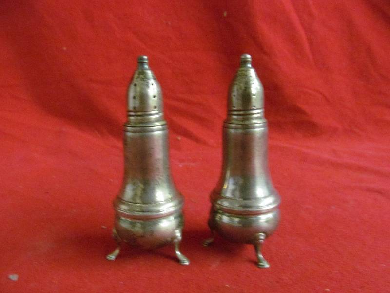 lot 8 image: Lord Pilner sterling silver shaker set