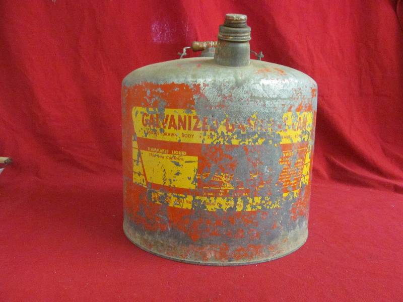 lot 44 image: Vintage galvanized gas can