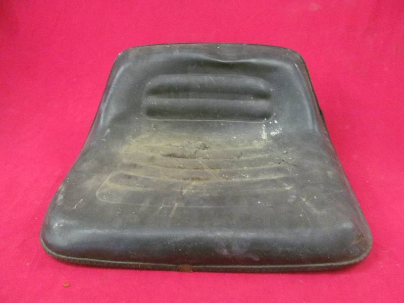 lot 54 image: lawn tractor seat