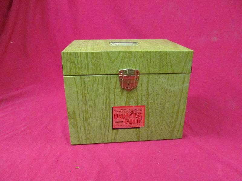 lot 67 image: Porta file