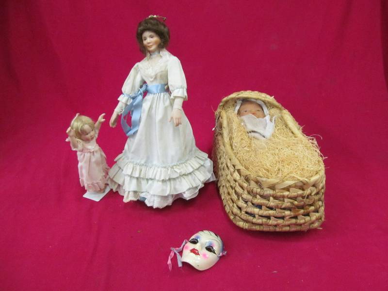lot 74 image: dolls