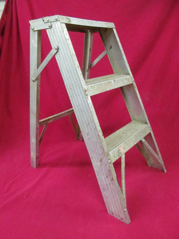 lot 81 image: ladder