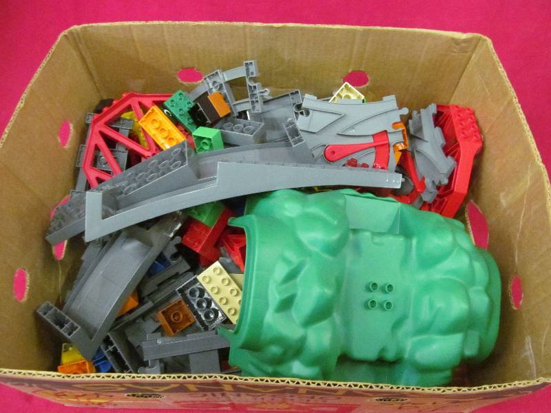 lot 86 image: Legos