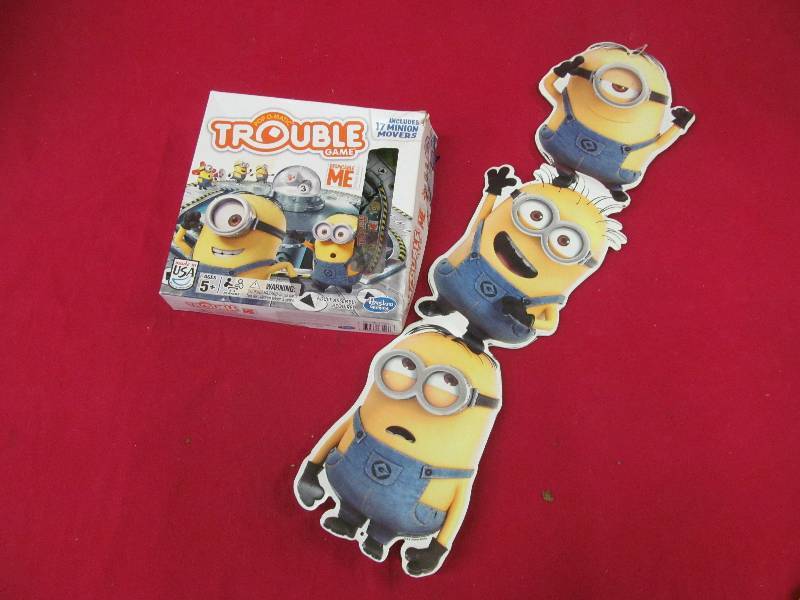 lot 95 image: Minion sign, trouble game