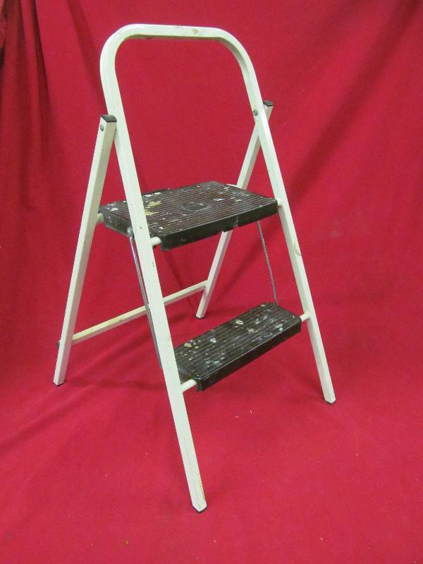 lot 100 image: Skinny Mini step stool