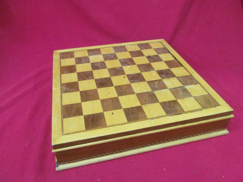 lot 101 image: checker board