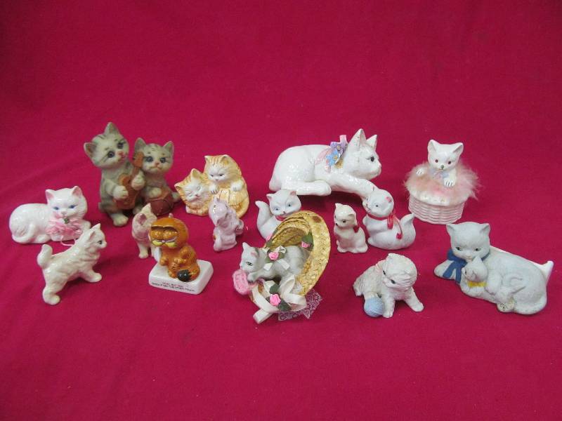 lot 102 image: cat figurines
