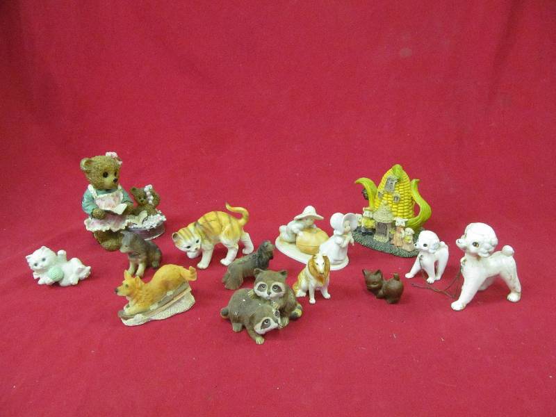 lot 104 image: figurines