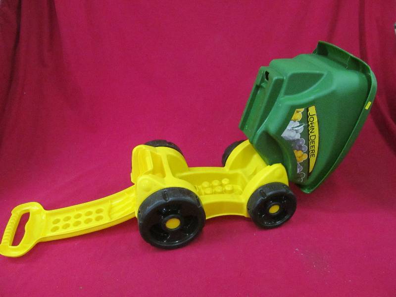 lot 107 image: John Deere pull dump  wagon