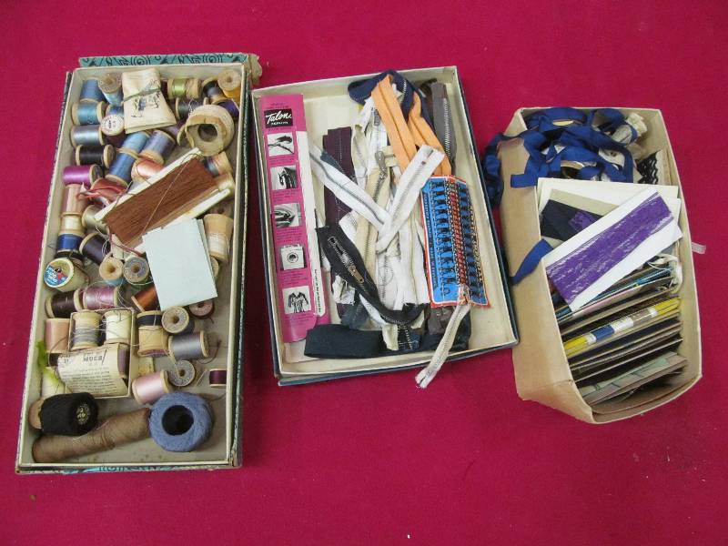 lot 109 image: Vintage sewing supplies