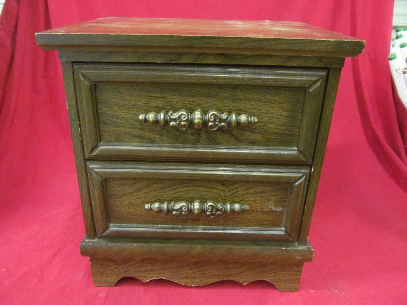 lot 121 image: night stand