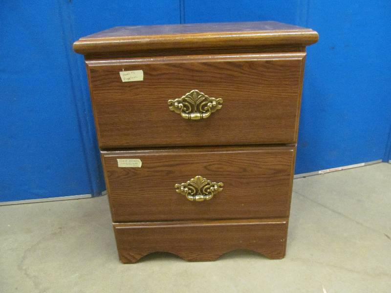lot 122 image: Nightstand