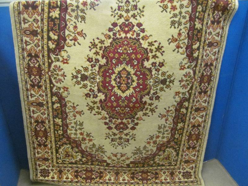 lot 135 image: area rug