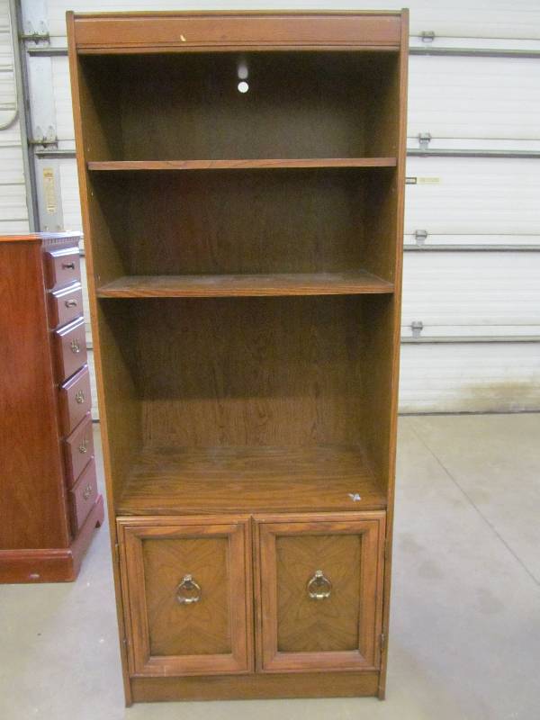 lot 143 image: book shelf