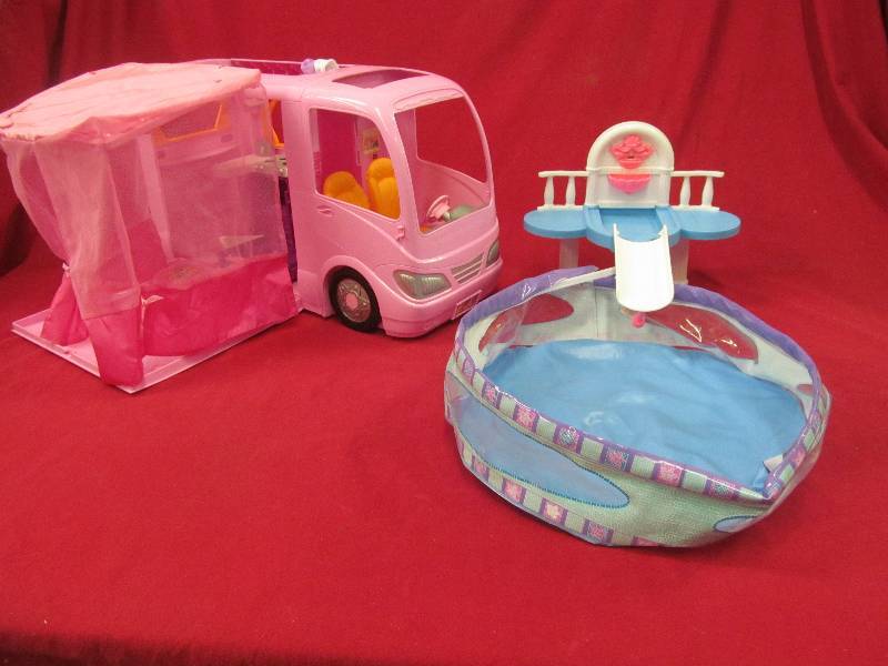 lot 147 image: Barbie RV ,swimming pool
