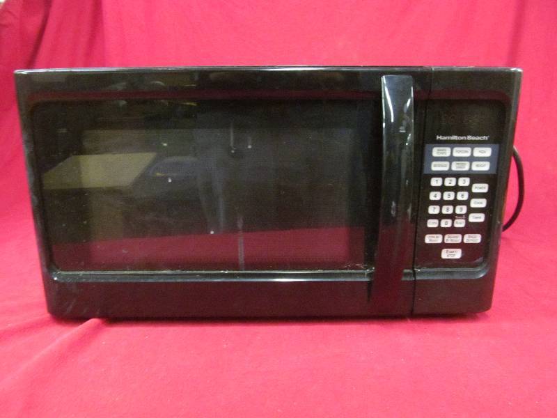 lot 173 image: Hamilton Beach Microwave