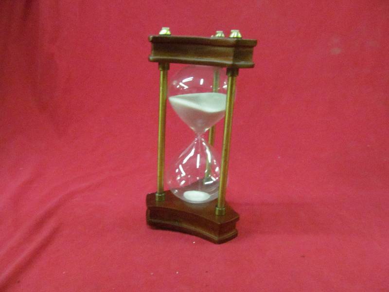 lot 175 image: hour glass