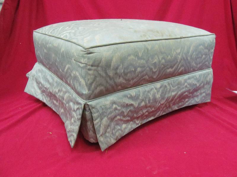 lot 200 image: vintage Sherrill Ottoman