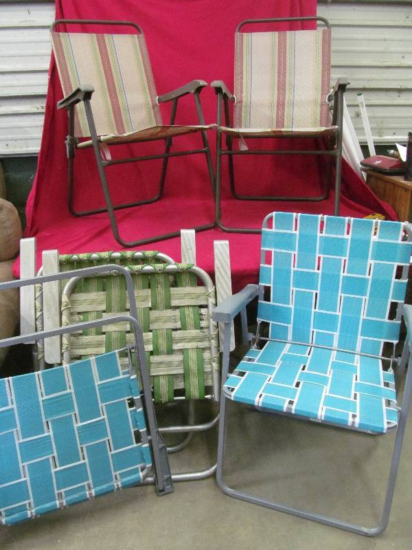 lot 201 image: lawn chairs