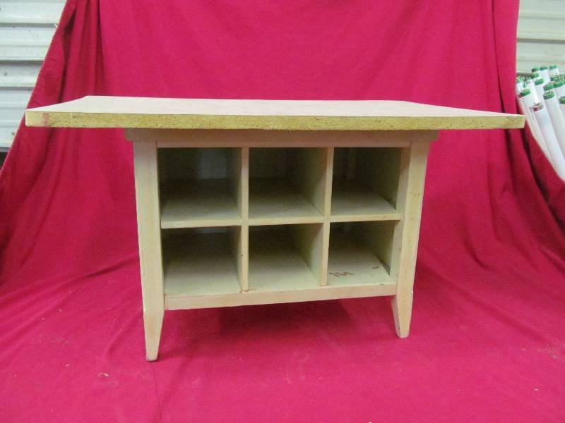 lot 208 image: table