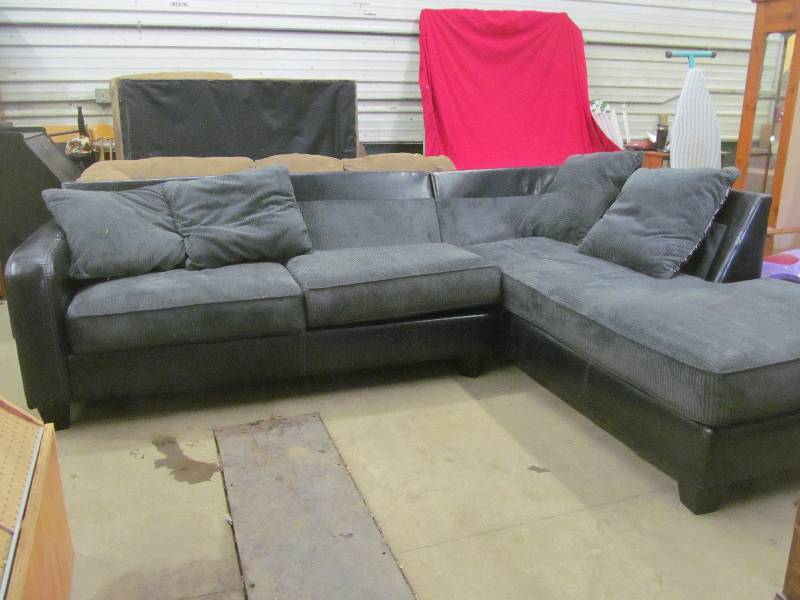 lot 209 image: sectional couch