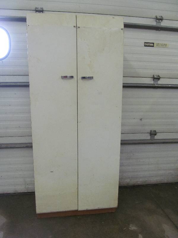 lot 214 image: broom cabinet