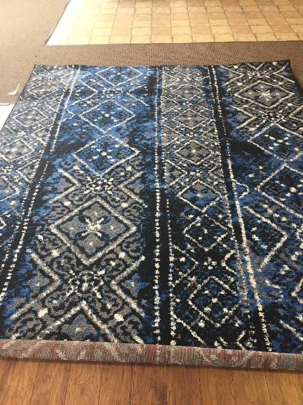 New, safavieh rug 8 x 10