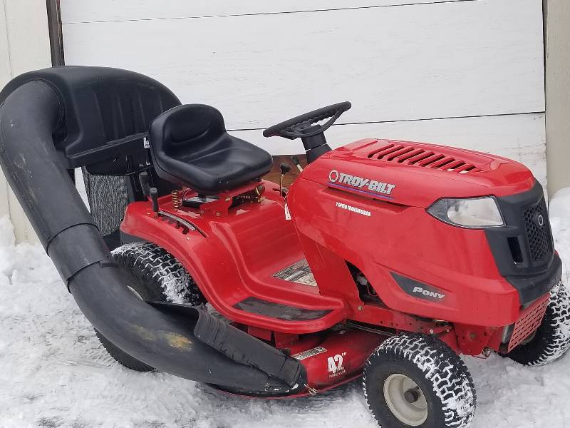 TROY BILT RIDING MOWER