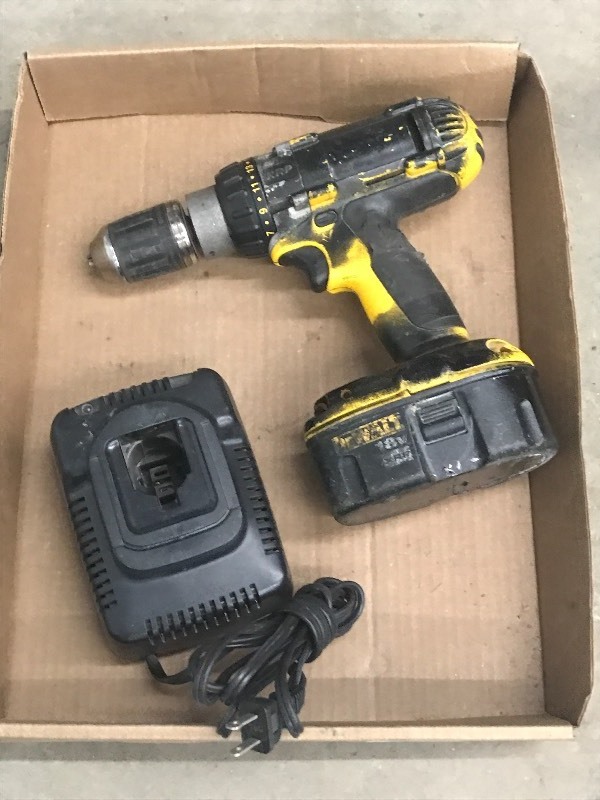 lot 20 image: DeWalt Cordless Drill Set