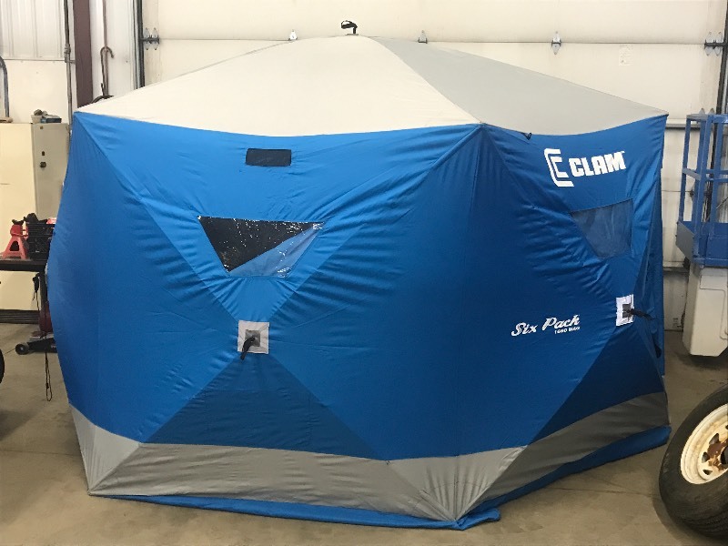 lot 2 image: Clam Six-Pack Fish House