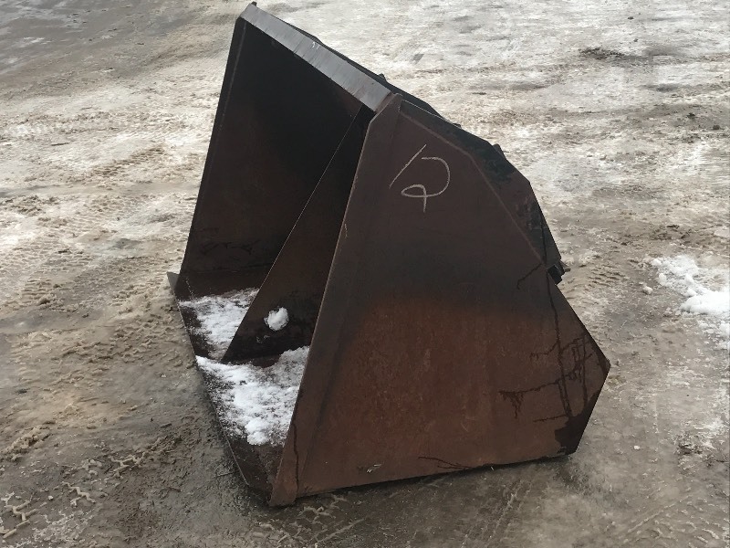 lot 1 image: 6ft Skid Loader Snow Bucket