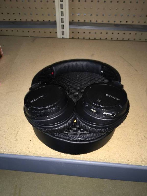 lot 379 image: SONY WIRELESS HEADPHONES, MSRP $139.99