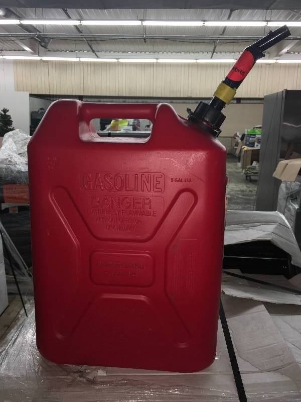 lot 409 image: SCEPTER 5.3 GAL GAS CAN, MSRP $13.99