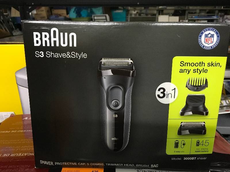 lot 390 image: BRAUN SERIES 3 SHAVER, MSRP $59.99