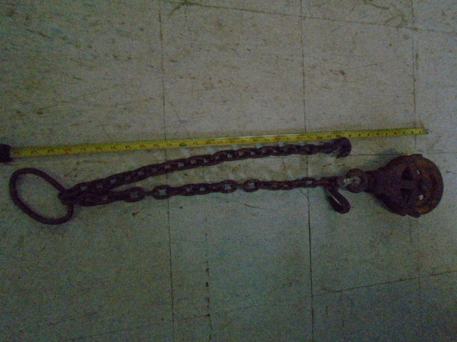lot 17 image: Chains and Pulley