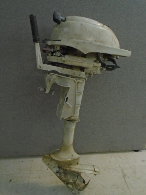 lot 5 image: Johnson Outboard Motor