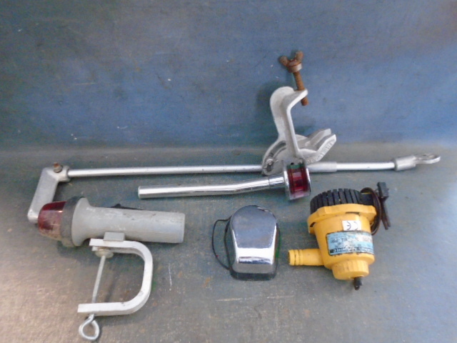 lot 9 image: Boat Lights And Bilge Pump