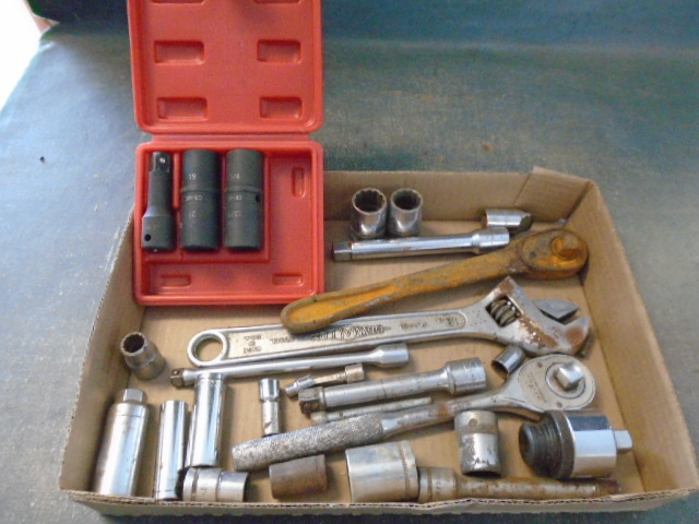 lot 14 image: Wrench & Sockets