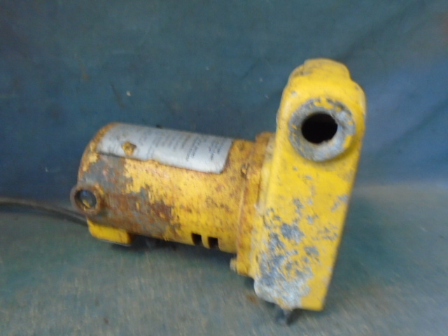 lot 19 image: Portable Utility Pump